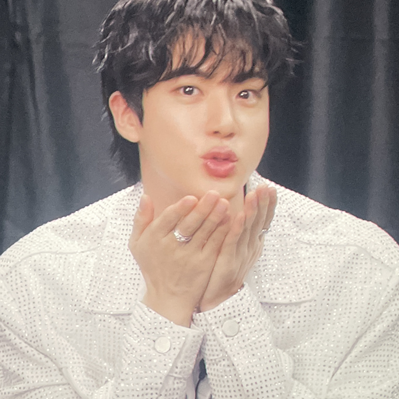 Momen yang diabadikan oleh penggemar Jin (BTS)