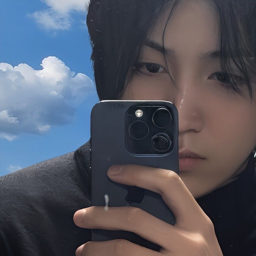 Recent activity shot of Wooseok (PENTAGON)