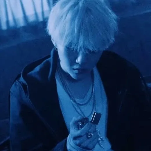 Foto aktivitas terbaru SUGA (BTS)