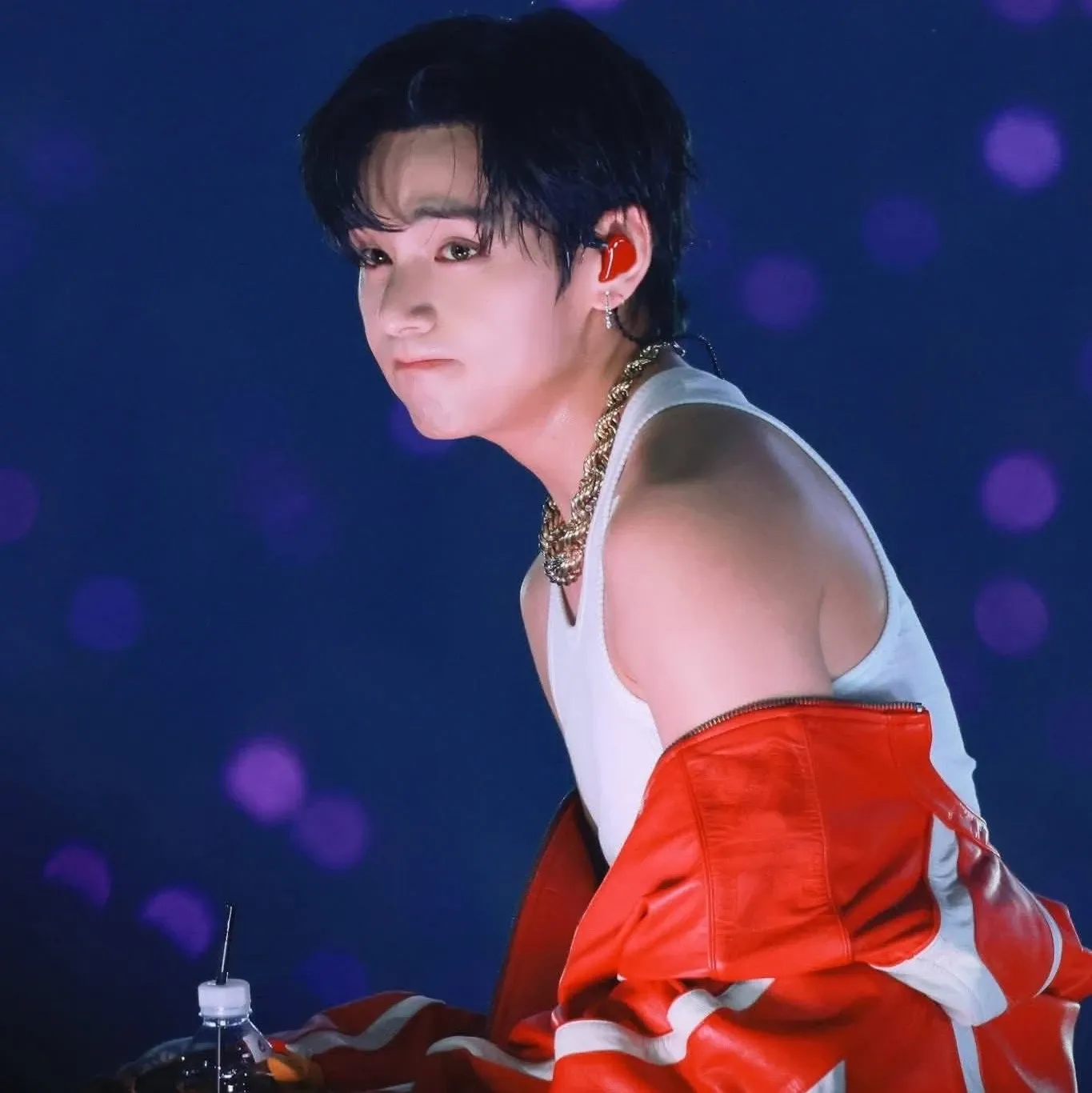 Behind-the-scenes cut of V (BTS)