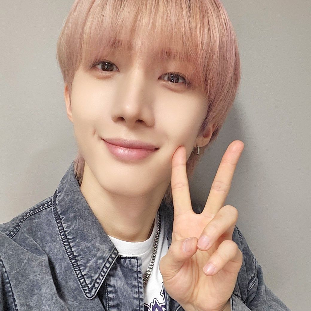 Behind-the-scenes cut of Hui (PENTAGON)