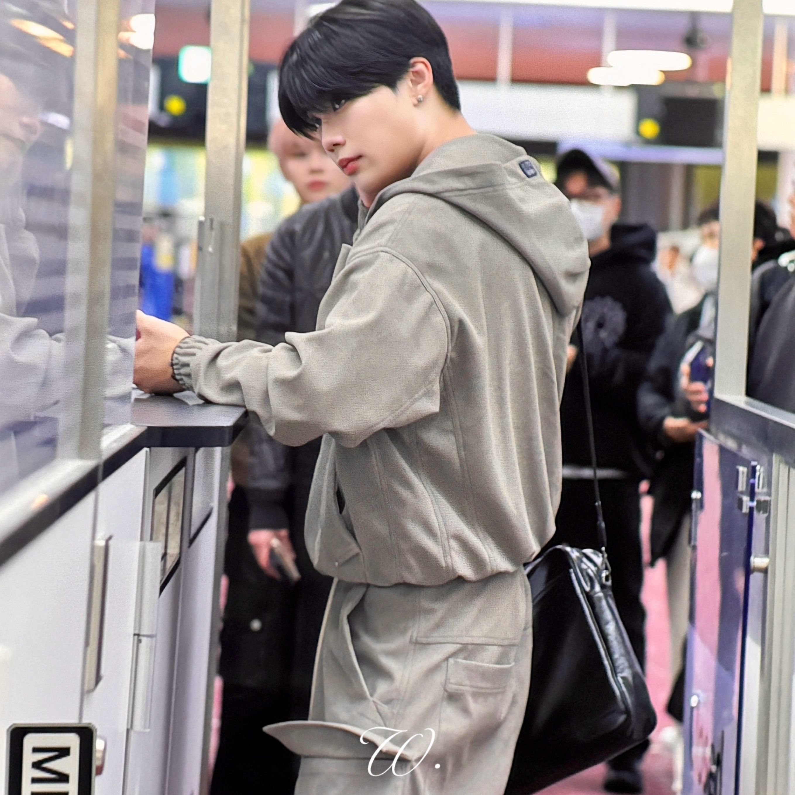 A moment captured by Park Gunwook (ZEROBASEONE)'s fan