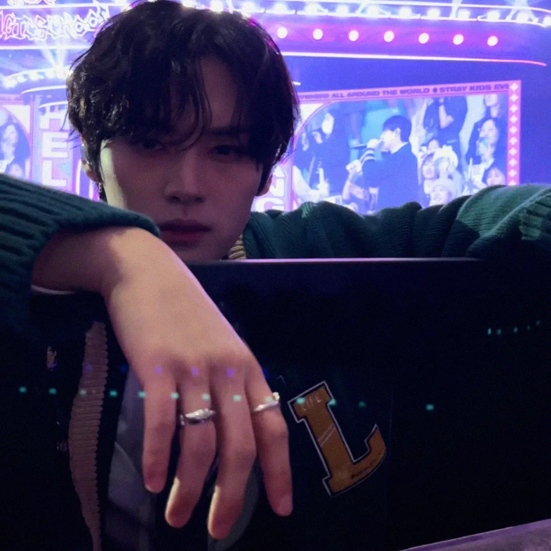 Potret di balik layar Lee Know (Stray Kids)