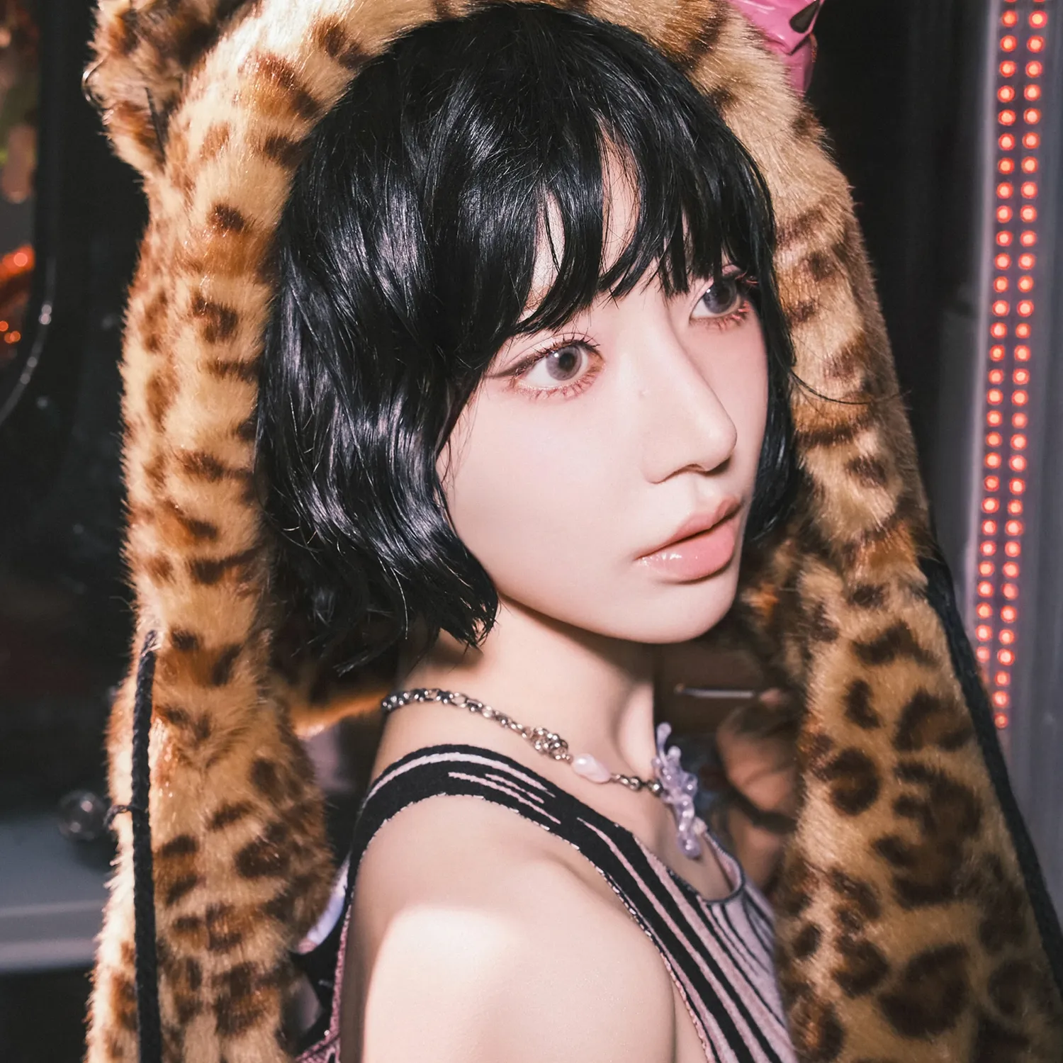 Behind-the-scenes cut of Sakura (LE SSERAFIM)