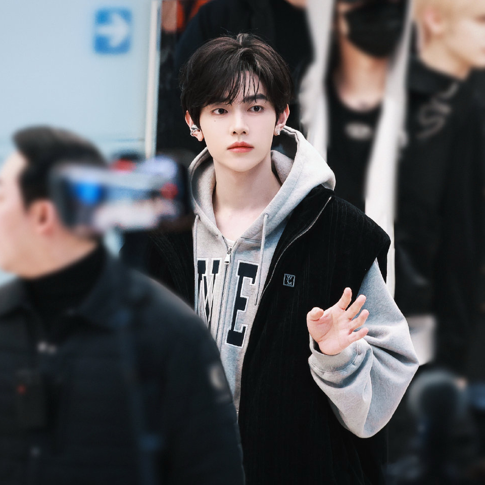 Latest photo of Zhang Hao (ZEROBASEONE)