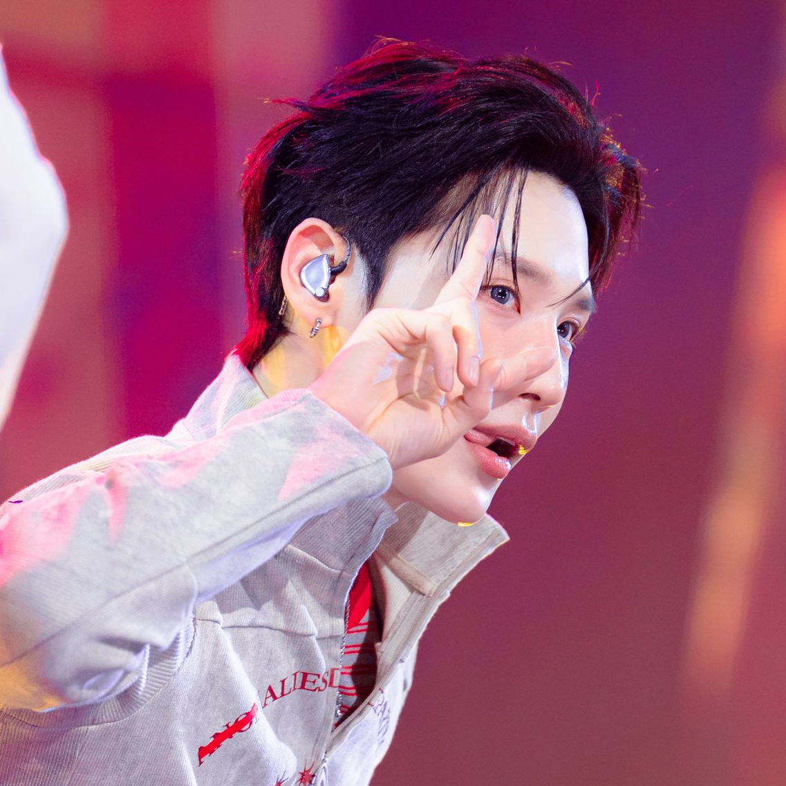 チョン・ウン (AB6IX)の最新写真