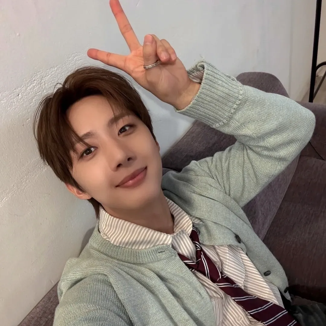 Recent activity shot of Hui (PENTAGON)
