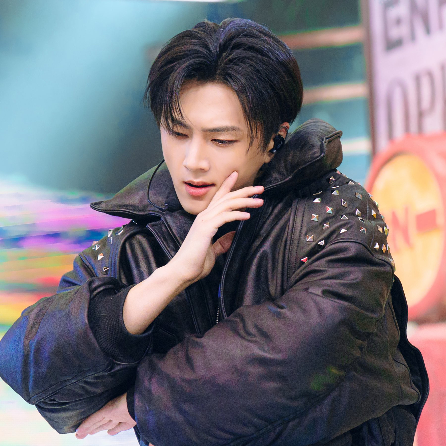 제이 (ENHYPEN)의 비하인드 컷