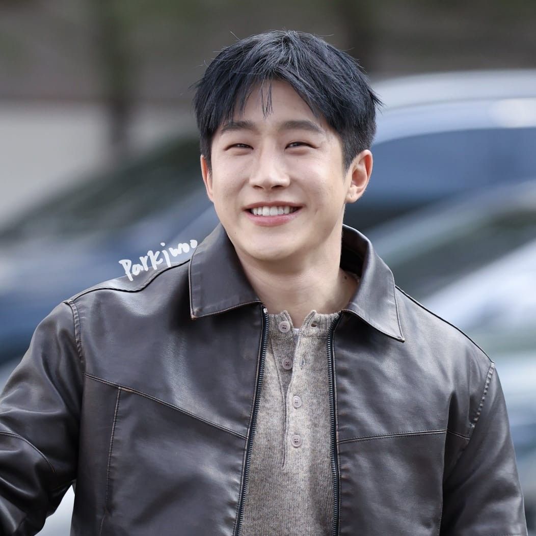 Latest photo of Jinjin (ASTRO)