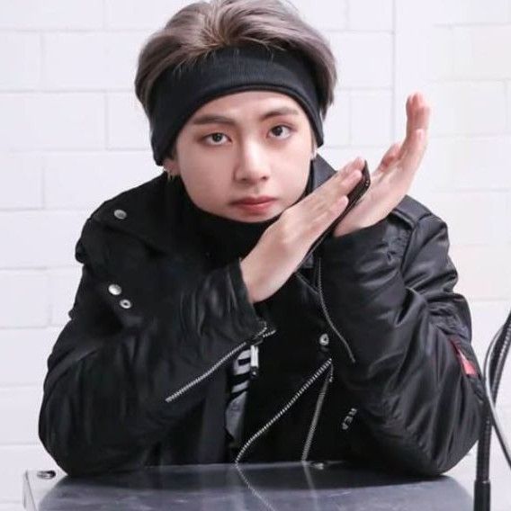 뷔 (방탄소년단)의 최신 사진