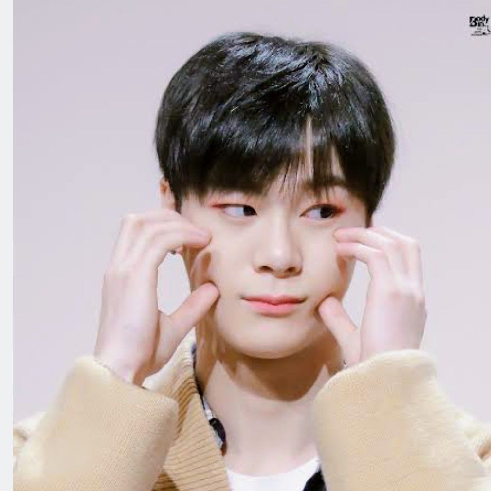 A moment captured by Moonbin (ASTRO)'s fan