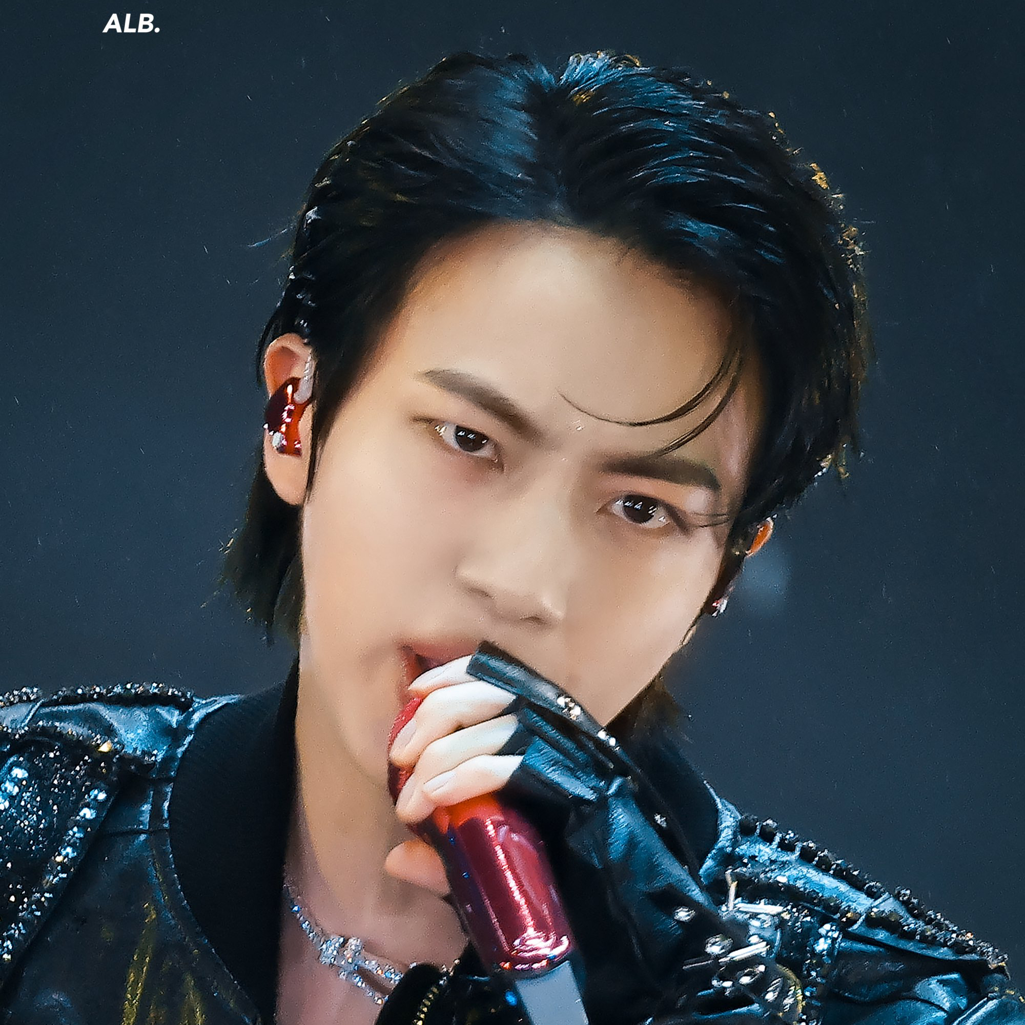 Foto aktivitas terbaru Jin (BTS)