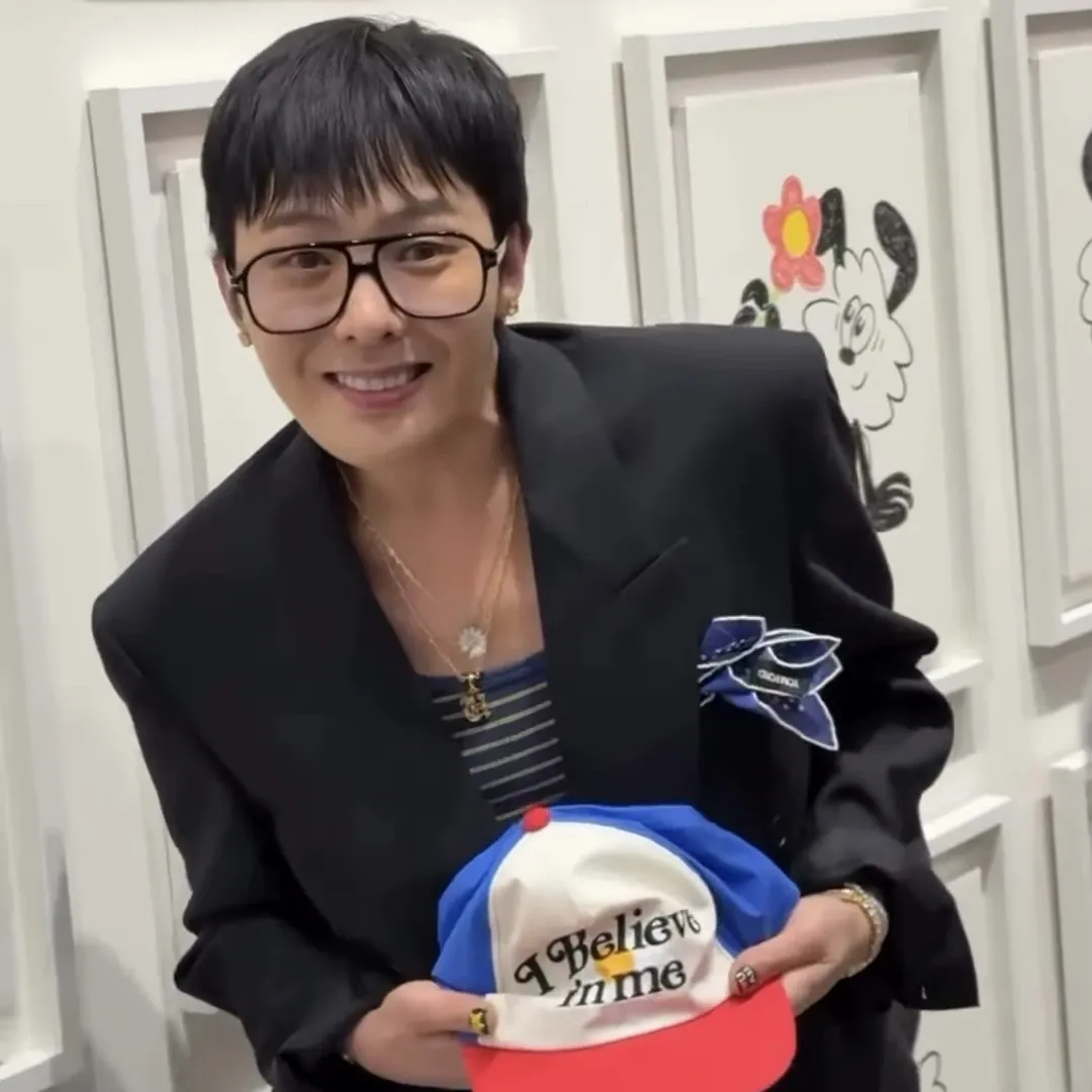 Recent activity shot of G-DRAGON (BIGBANG)