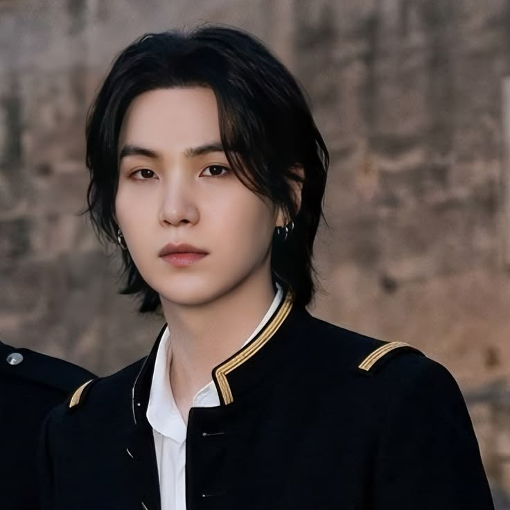 Foto aktivitas terbaru SUGA (BTS)