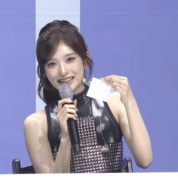 A moment captured by Leeseo (IVE)'s fan