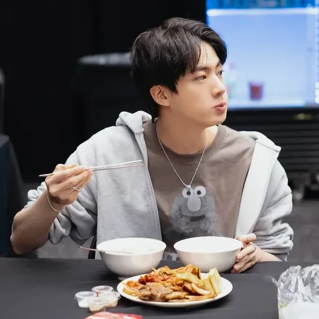 진 (방탄소년단) 최근 활동샷