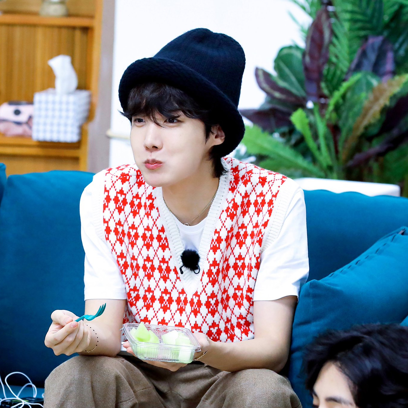 Behind-the-scenes cut of BTS