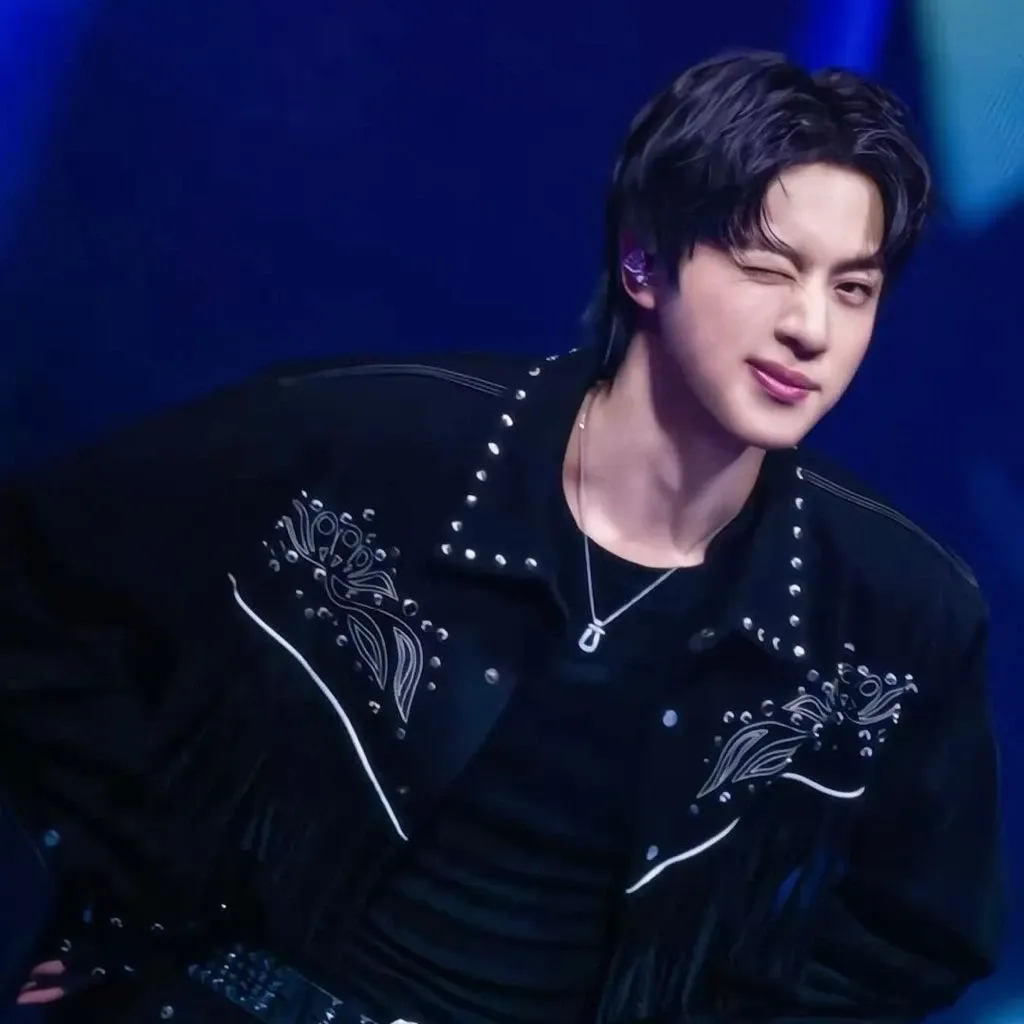 Momen yang diabadikan oleh penggemar Jin (BTS)