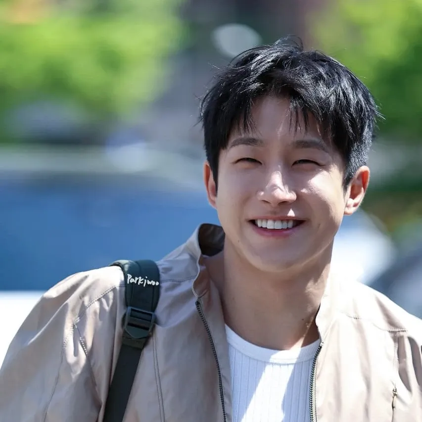 Behind-the-scenes cut of Jinjin (ASTRO)