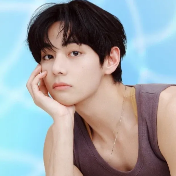 뷔 (방탄소년단)의 최신 사진