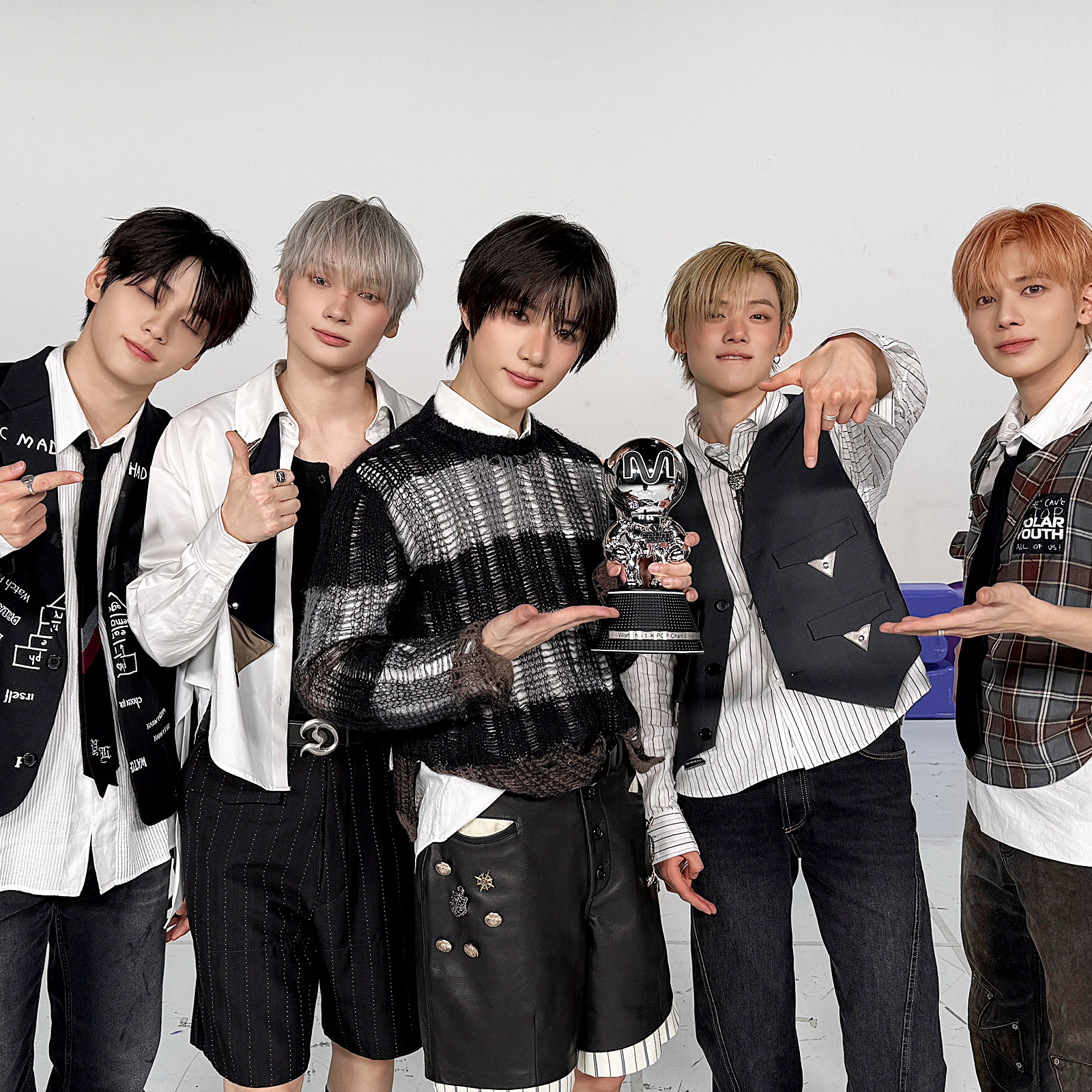 투모로우바이투게더의 비하인드 컷