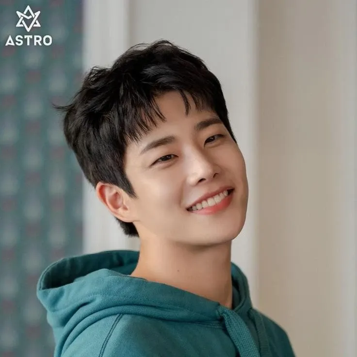 A moment captured by MJ (ASTRO)'s fan