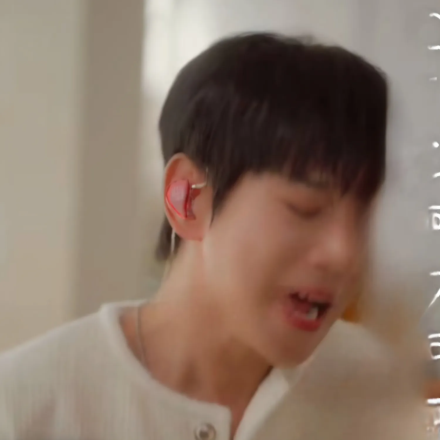 A moment captured by Hwang Chiyeol's fan