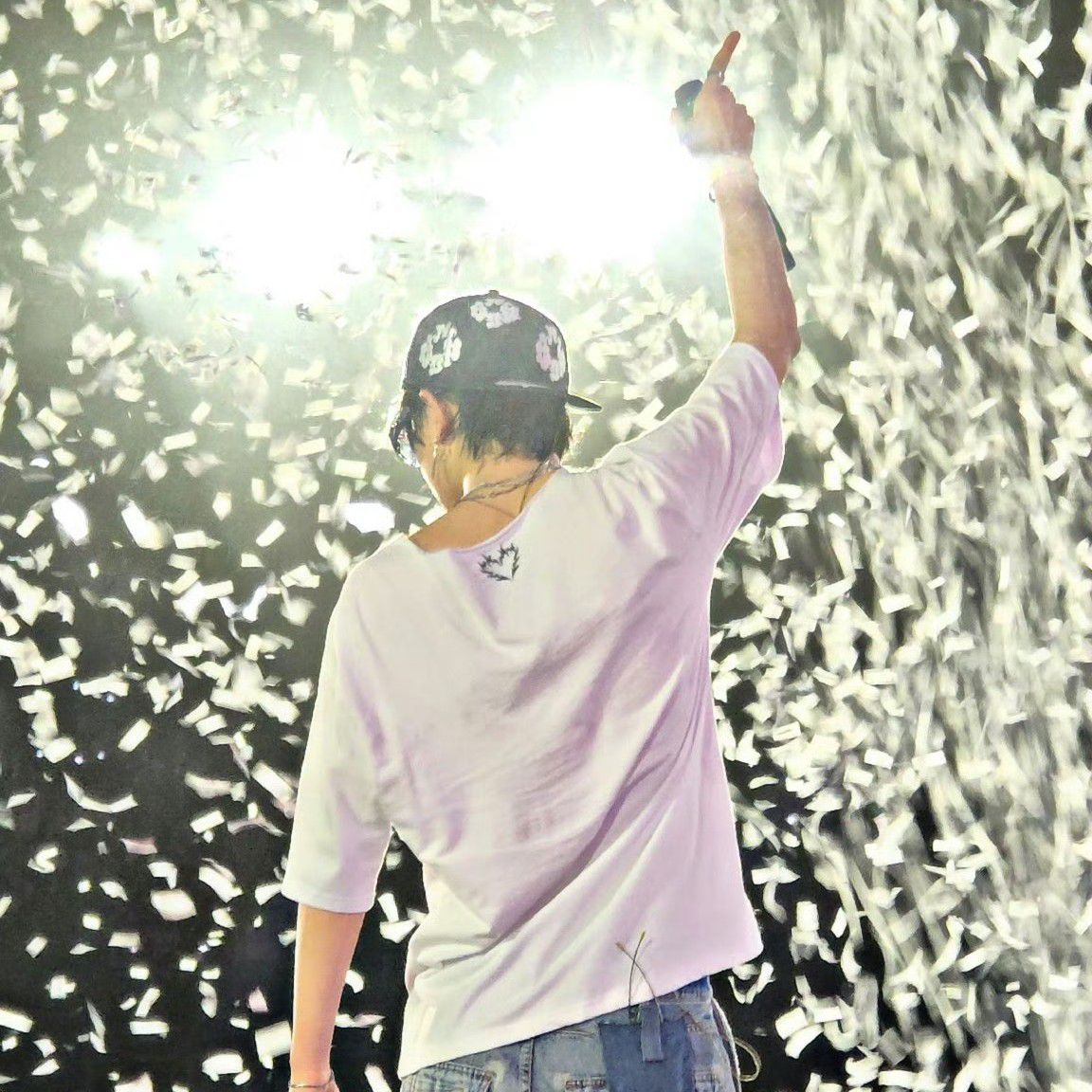 Behind-the-scenes cut of Heeseung (ENHYPEN)