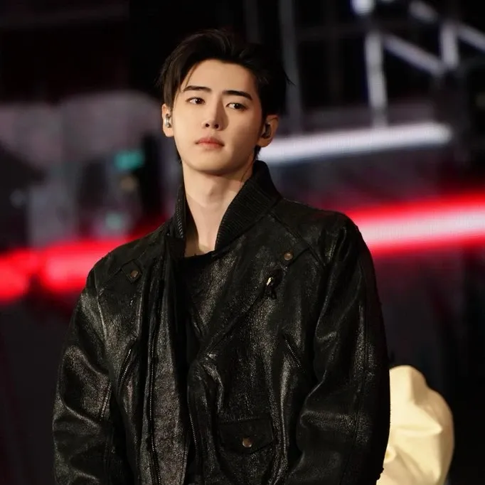 Recent activity shot of Sunghoon (ENHYPEN)