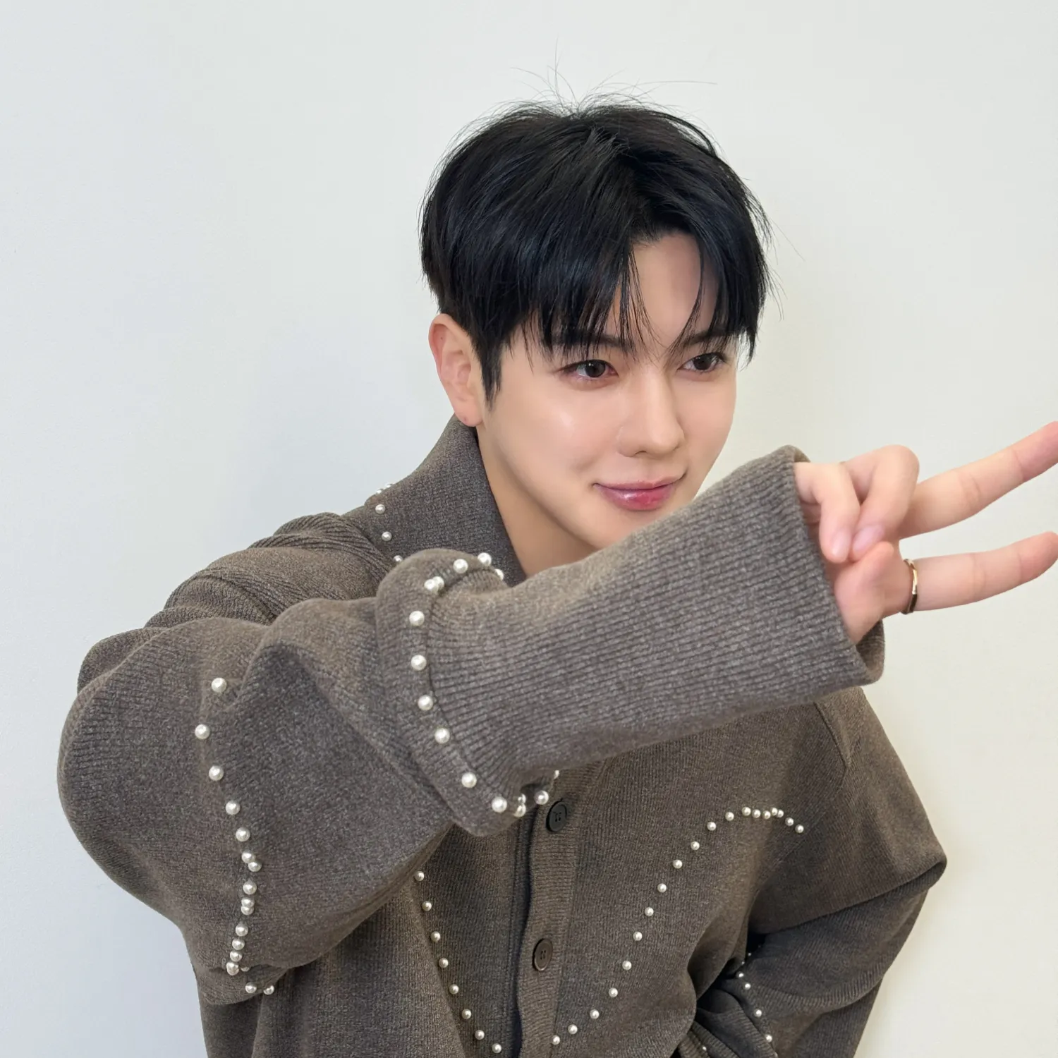 Behind-the-scenes cut of REN