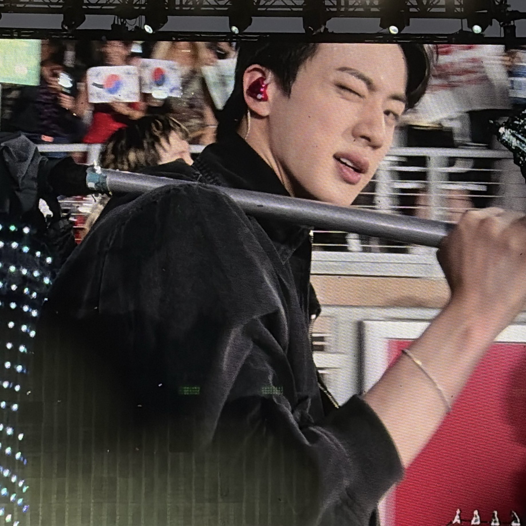 Momen yang diabadikan oleh penggemar Jin (BTS)