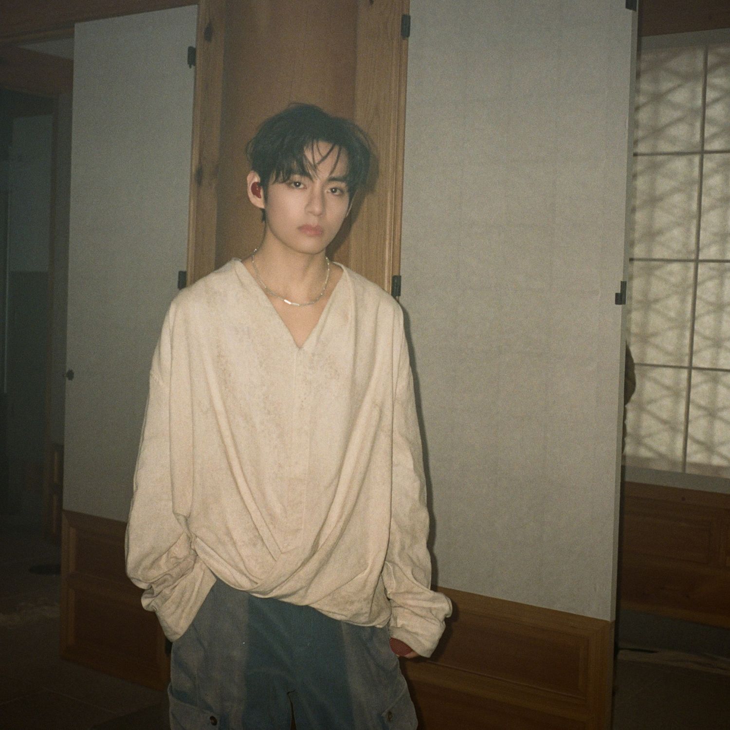 뷔 (방탄소년단)의 최신 사진