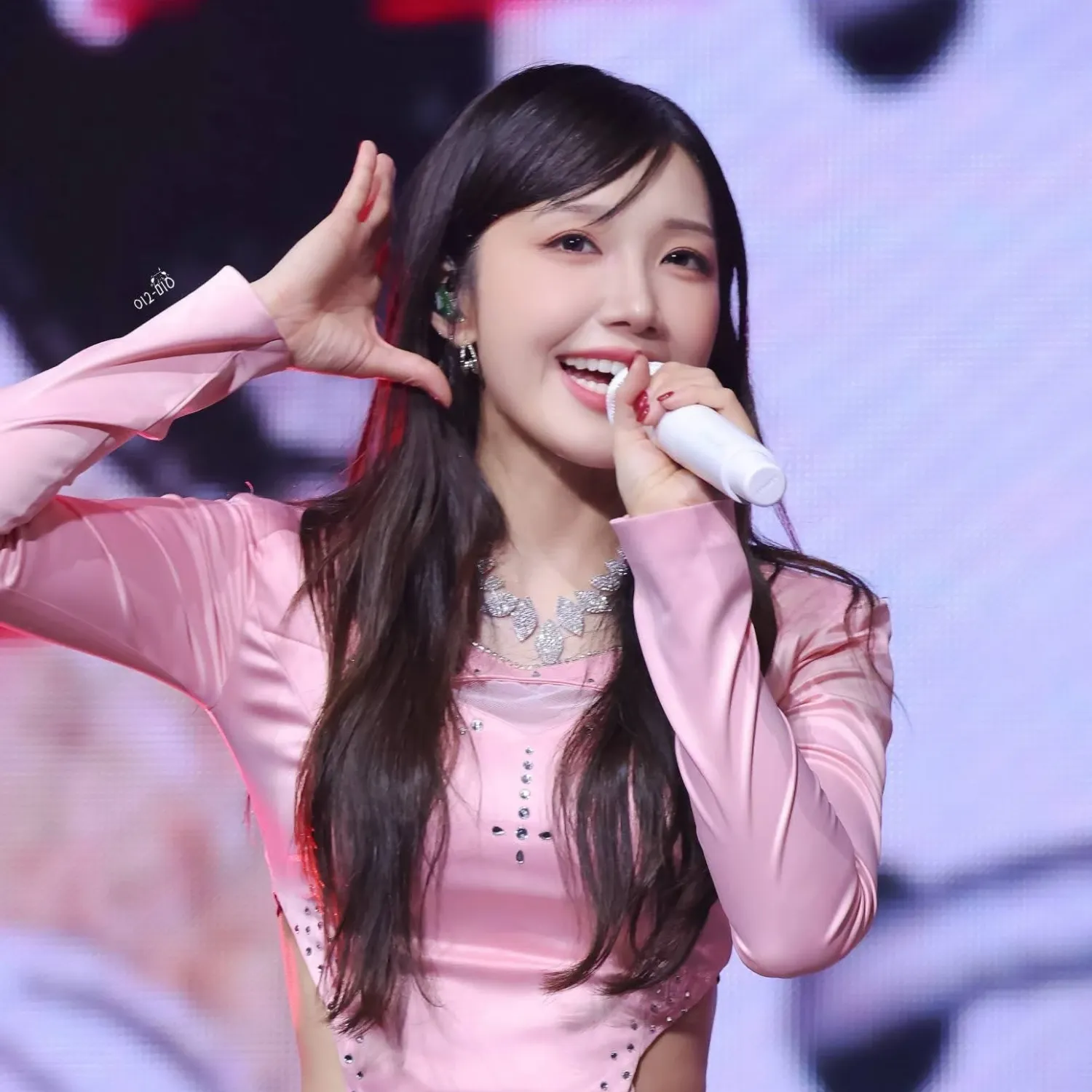A moment captured by Jeong Eunji (Apink)'s fan