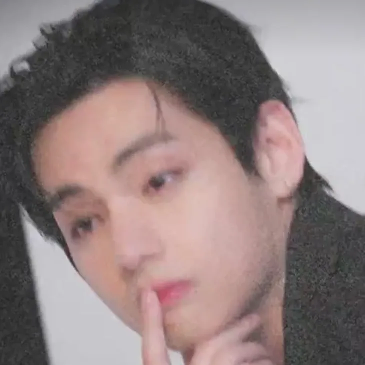 A moment captured by V (BTS)'s fan