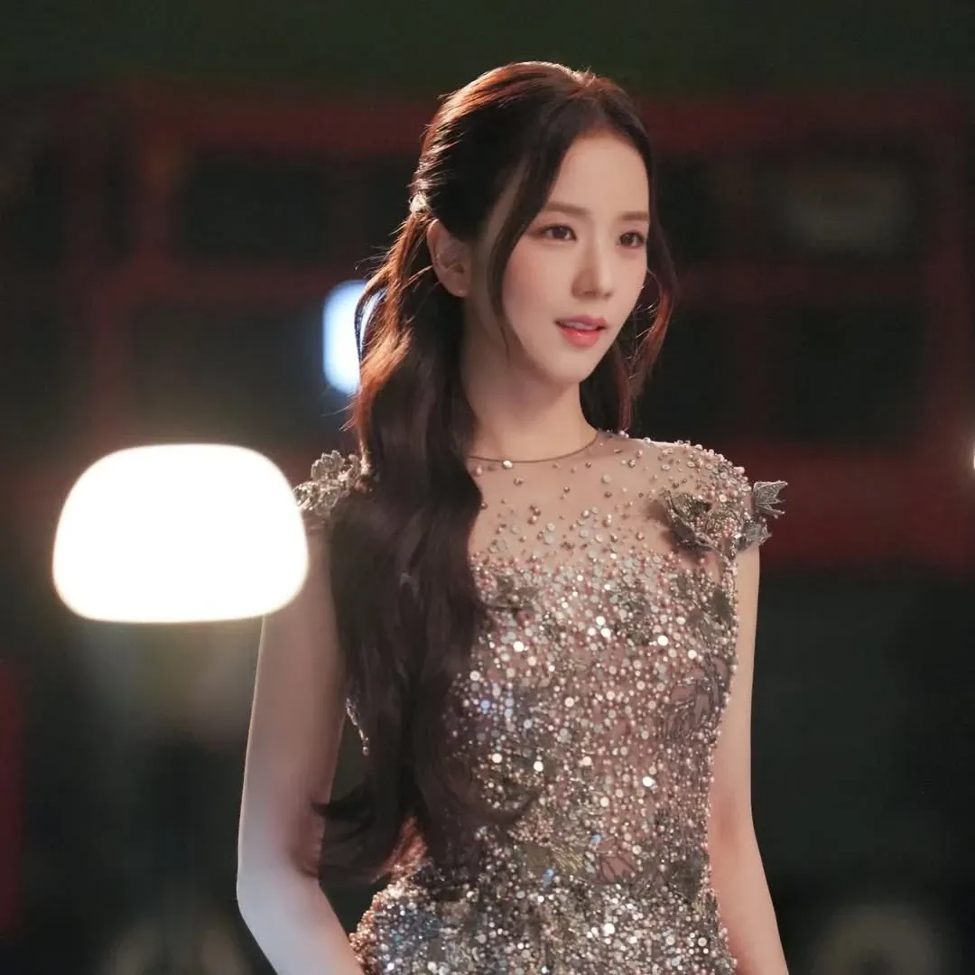 Foto aktivitas terbaru Jisoo (BLACKPINK)