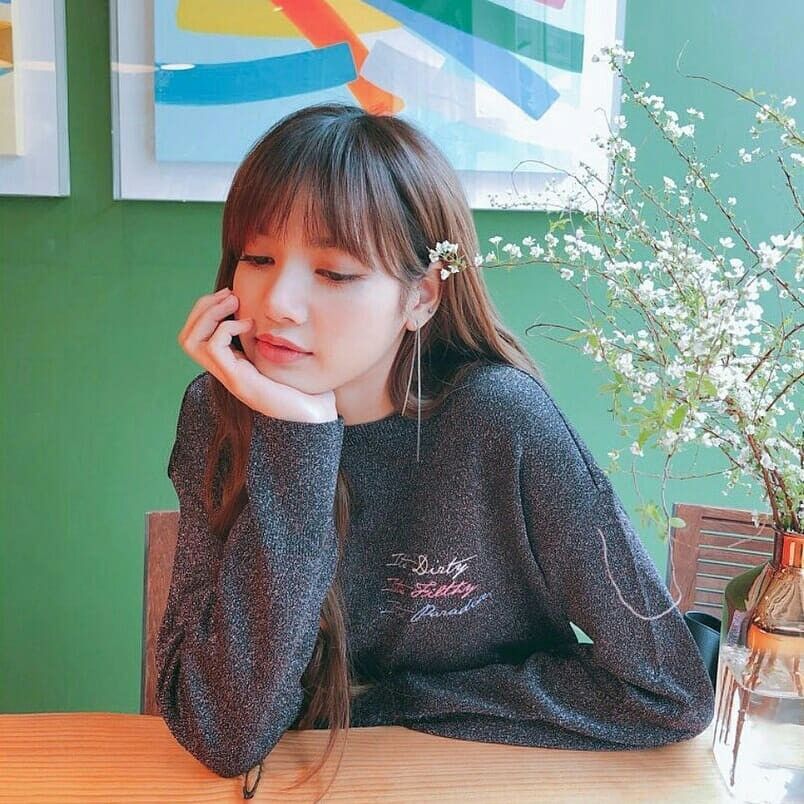 Behind-the-scenes cut of Lisa (BLACKPINK)