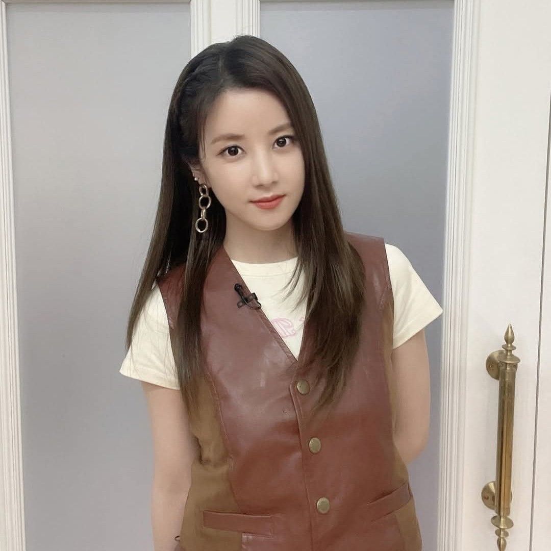 Recent activity shot of Park Chorong (Apink)
