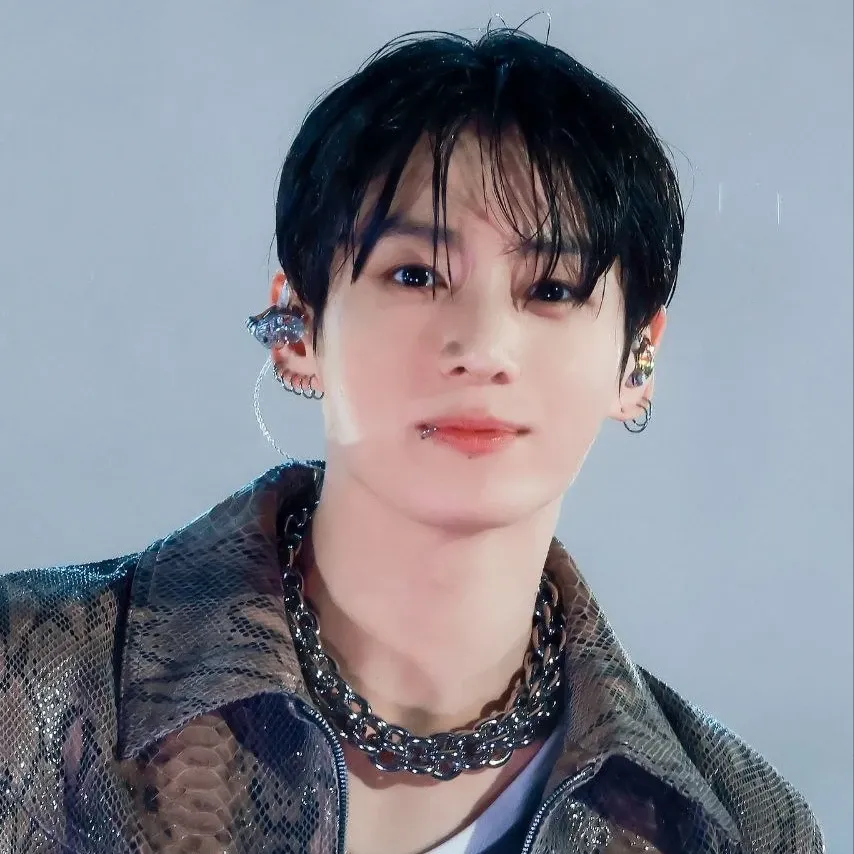 Foto aktivitas terbaru Jungkook (BTS)