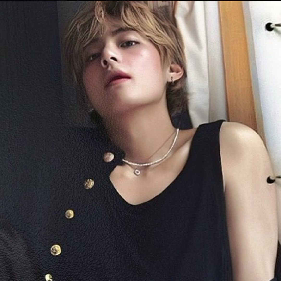 뷔 (방탄소년단)의 최신 사진