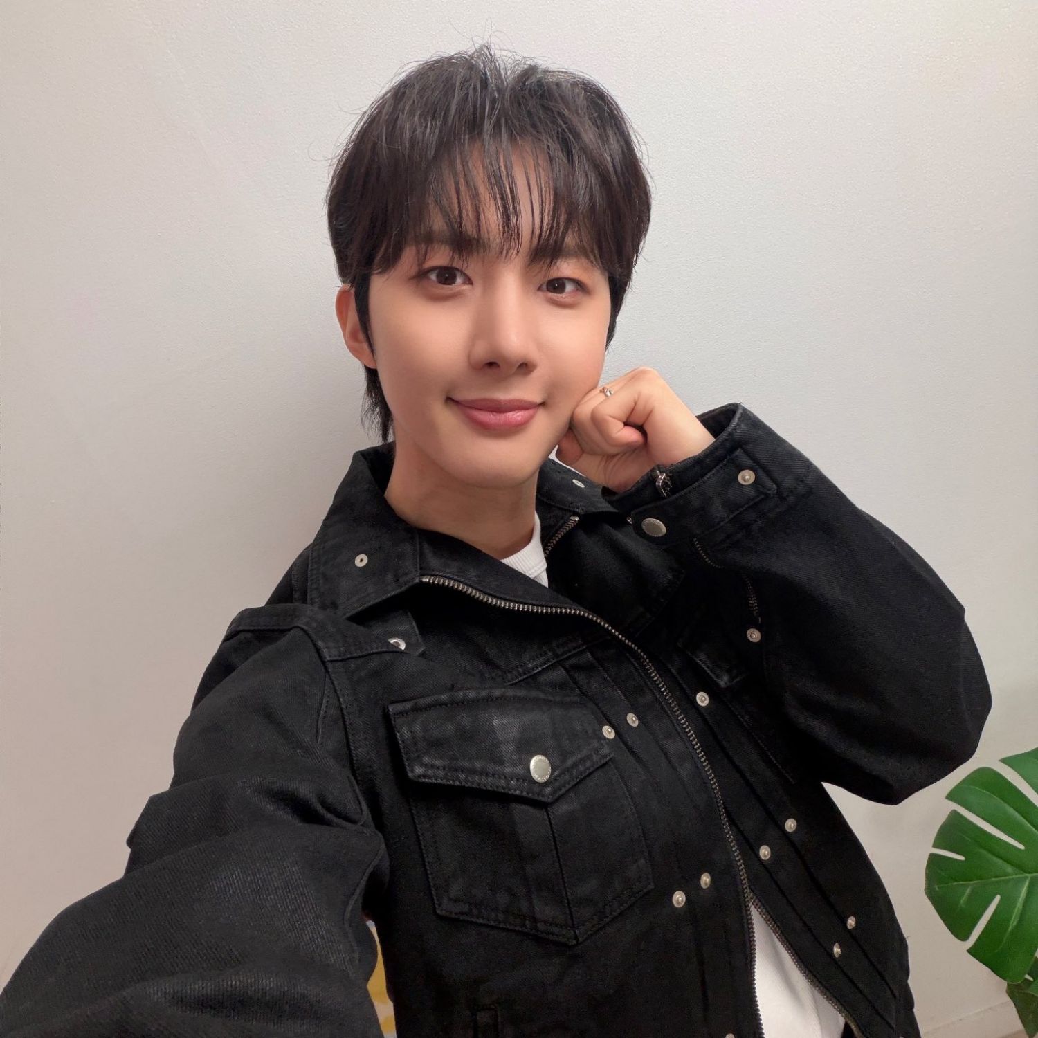 Recent activity shot of Hui (PENTAGON)