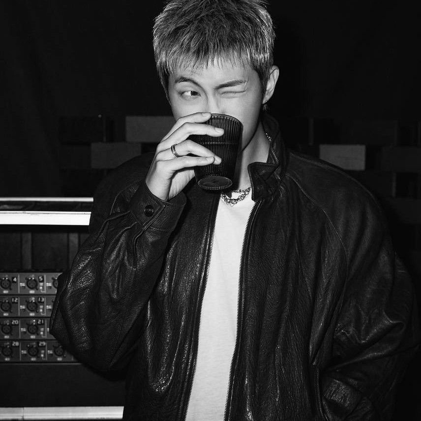 Momen yang diabadikan oleh penggemar RM (BTS)