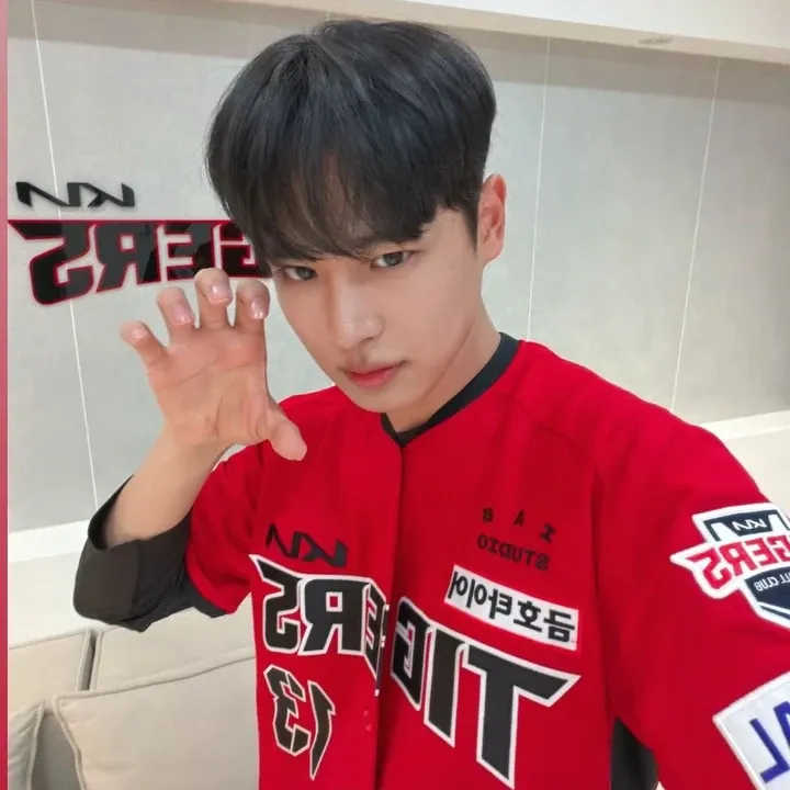 A moment captured by Choi Byungchan's fan