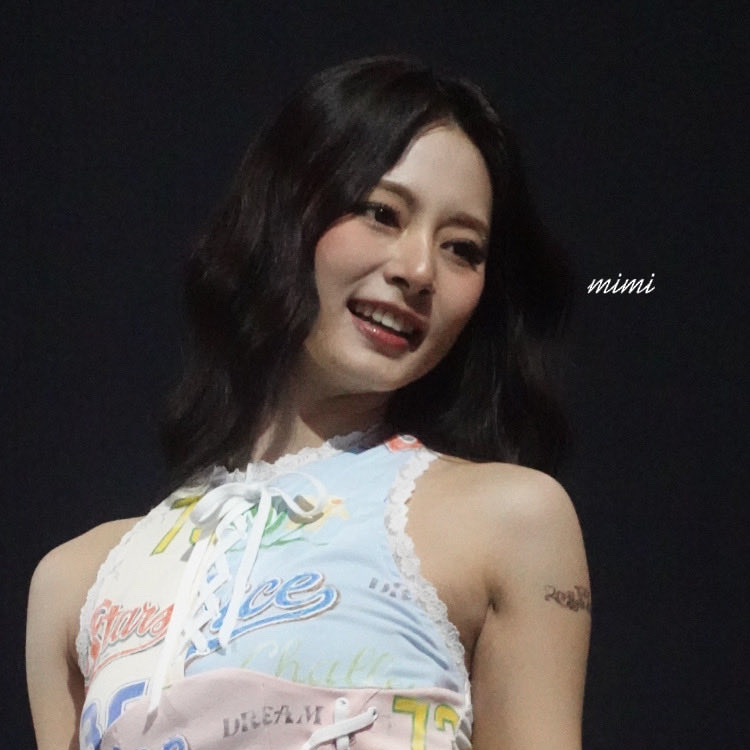 Potret di balik layar Tzuyu (TWICE)