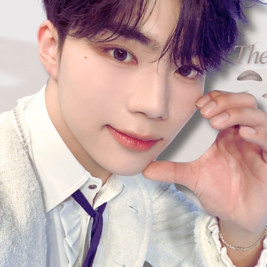 Recent activity shot of Park Gunwook (ZEROBASEONE)