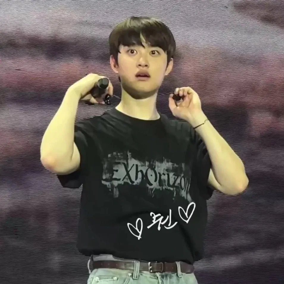 Momen yang diabadikan oleh penggemar D.O. (EXO)