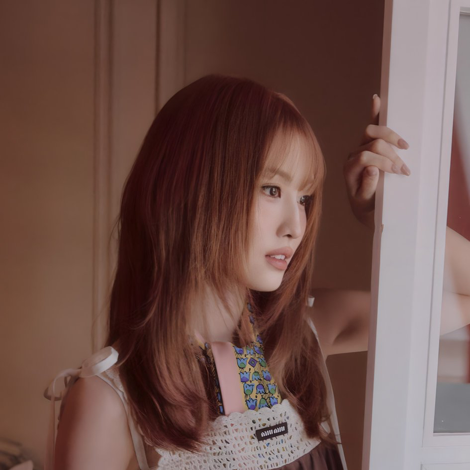 Foto terbaru Momo (TWICE)