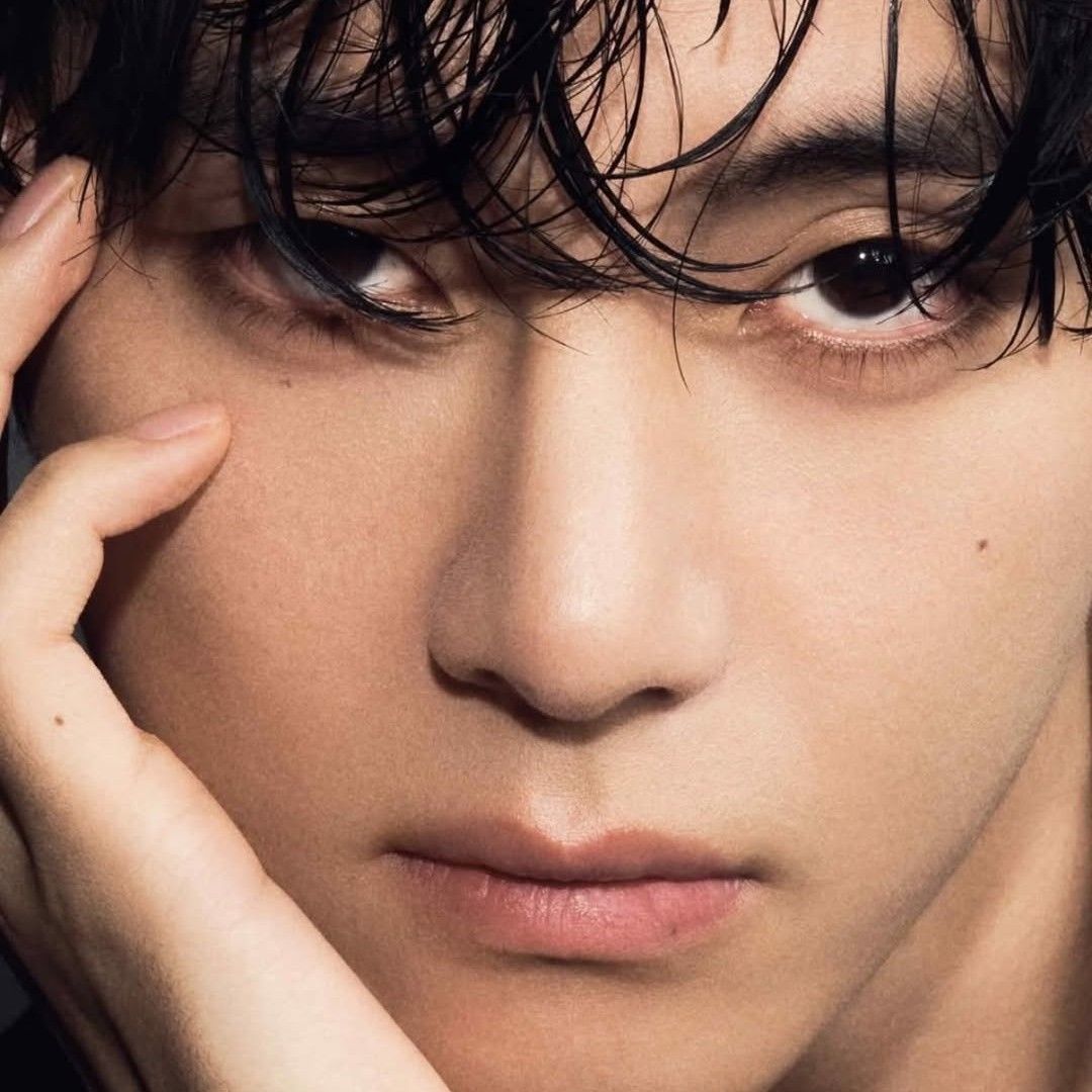 V (防弹少年团)的最新照片