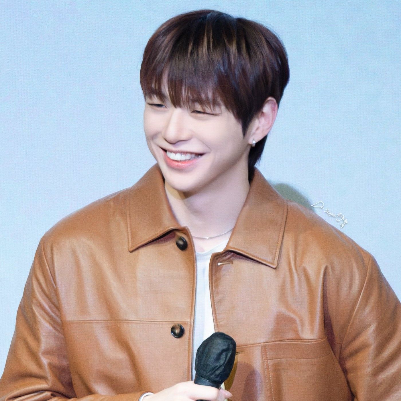 강다니엘의 비하인드 컷