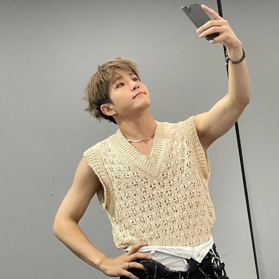 아스트로의 최신 사진