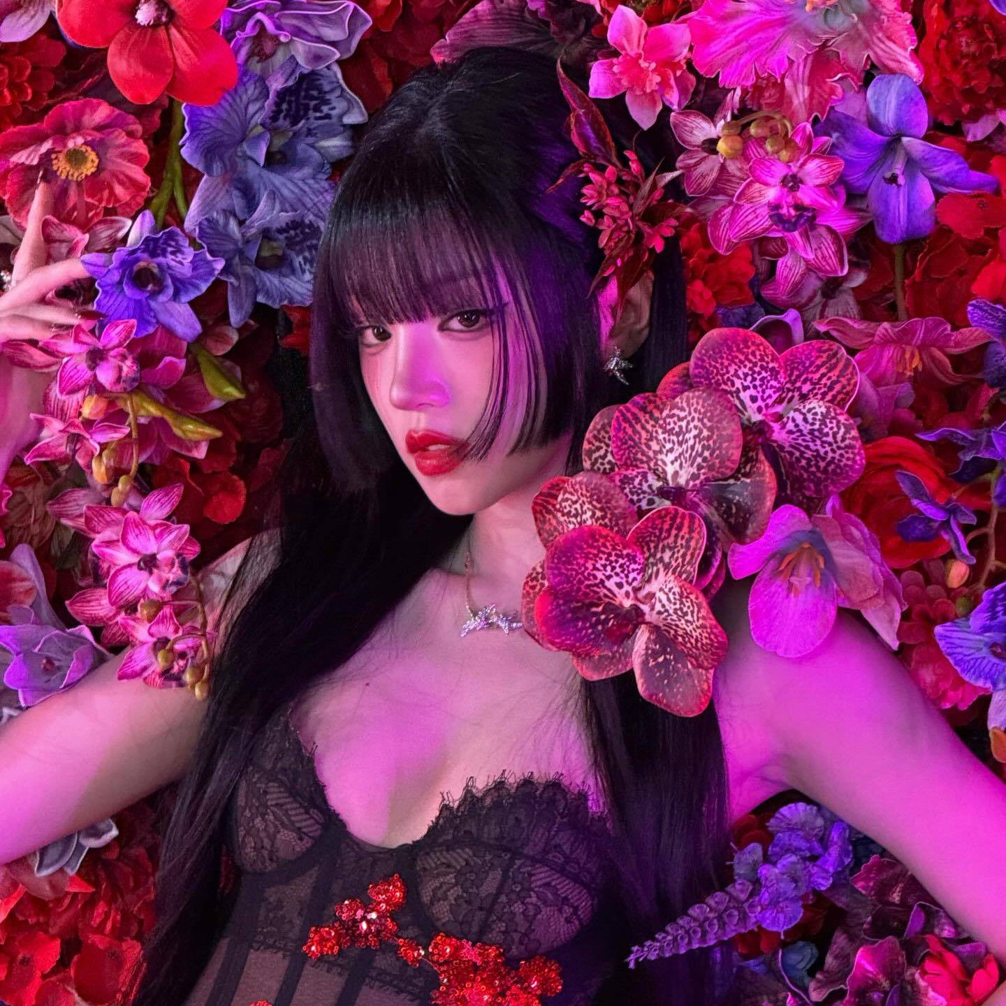 Foto aktivitas terbaru Yuqi (i-dle)